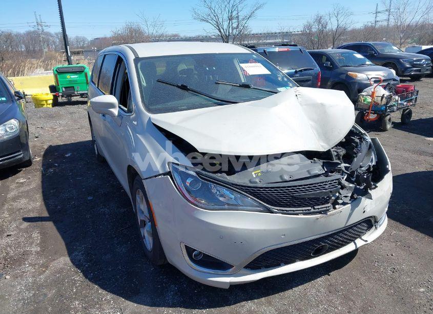 2019 Chrysler Pacifica TOURING PLUS (VIN 2C4RC1FG4KR604930) main photo