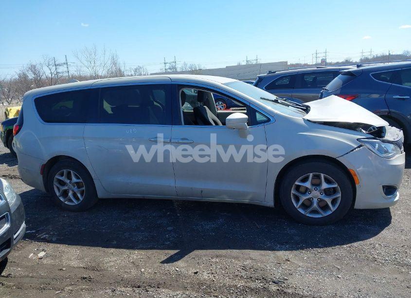 Photo 13 of 2019 Chrysler Pacifica TOURING PLUS (VIN 2C4RC1FG4KR604930)