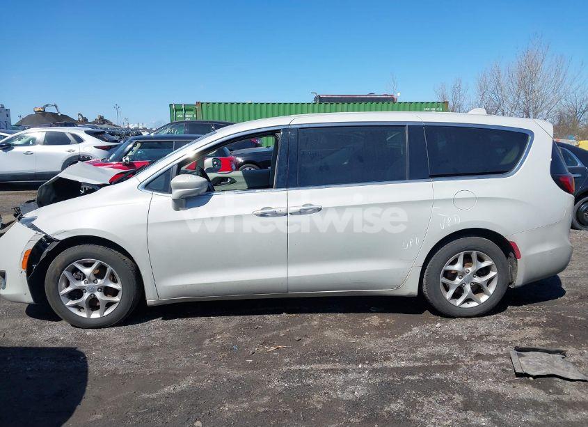 Photo 14 of 2019 Chrysler Pacifica TOURING PLUS (VIN 2C4RC1FG4KR604930)