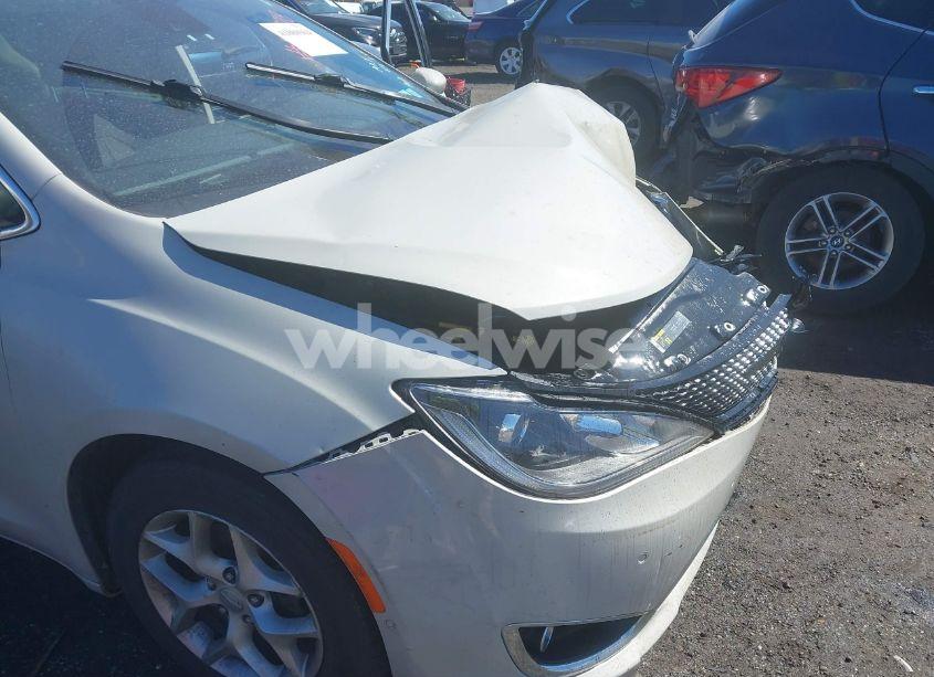 Photo 18 of 2019 Chrysler Pacifica TOURING PLUS (VIN 2C4RC1FG4KR604930)