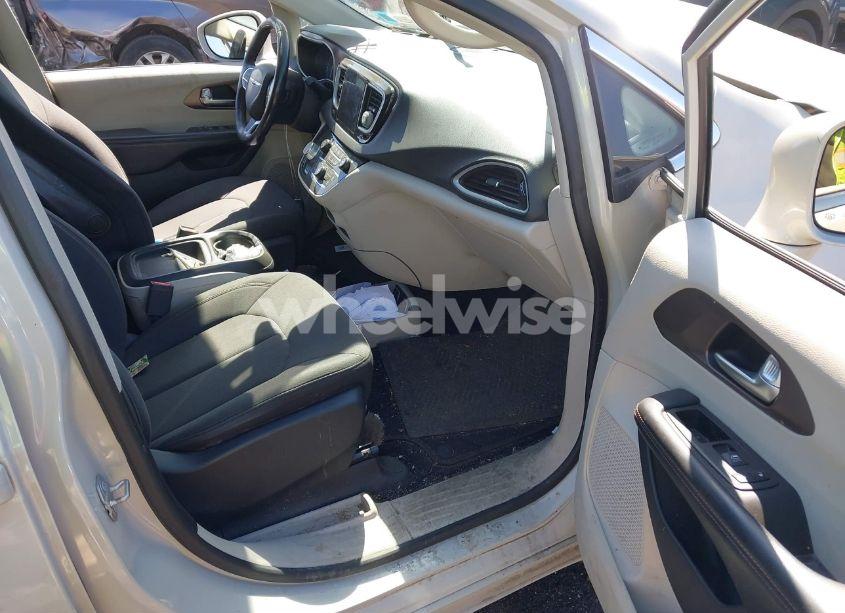 Photo 5 of 2019 Chrysler Pacifica TOURING PLUS (VIN 2C4RC1FG4KR604930)