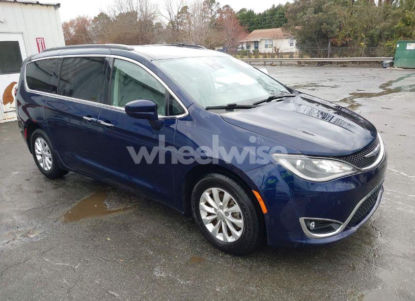 2019 Chrysler Pacifica TOURING PLUS (VIN 2C4RC1FG5KR576765) main photo