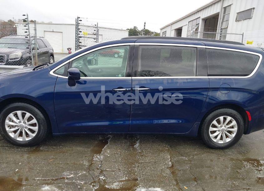 Photo 14 of 2019 Chrysler Pacifica TOURING PLUS (VIN 2C4RC1FG5KR576765)