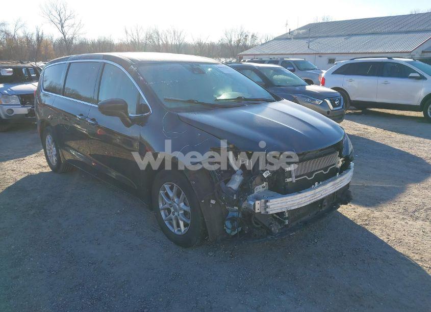 2020 Chrysler Pacifica TOURING (VIN 2C4RC1FG5LR125482) main photo