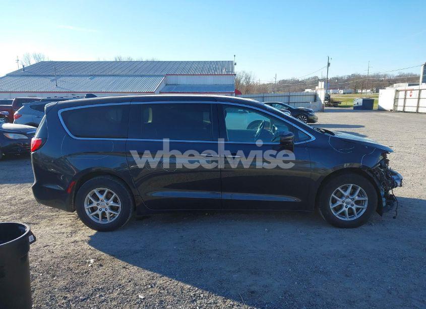 Photo 14 of 2020 Chrysler Pacifica TOURING (VIN 2C4RC1FG5LR125482)