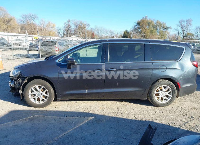 Photo 15 of 2020 Chrysler Pacifica TOURING (VIN 2C4RC1FG5LR125482)