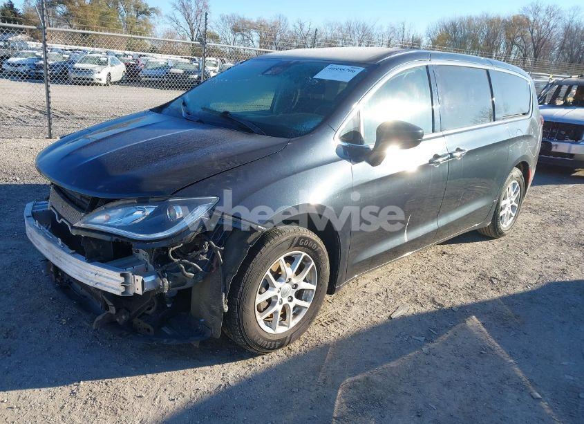 Photo 2 of 2020 Chrysler Pacifica TOURING (VIN 2C4RC1FG5LR125482)