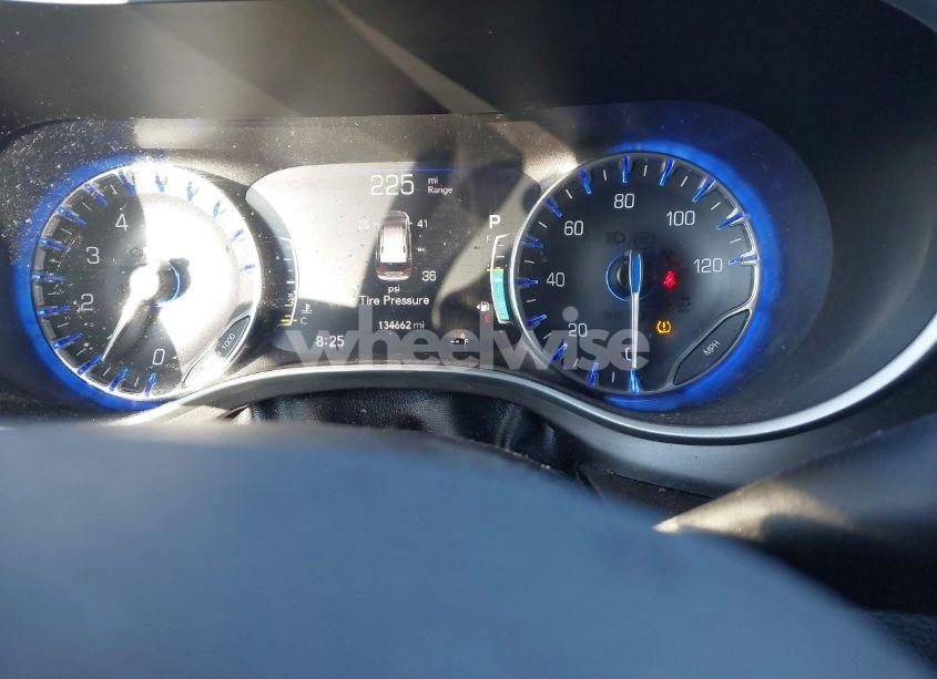 Photo 7 of 2020 Chrysler Pacifica TOURING (VIN 2C4RC1FG5LR125482)