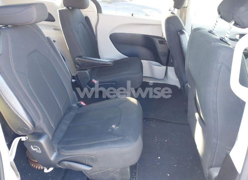 Photo 8 of 2020 Chrysler Pacifica TOURING (VIN 2C4RC1FG5LR125482)