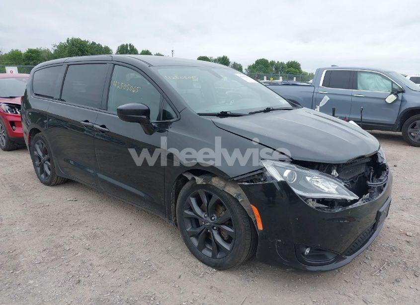 2020 Chrysler Pacifica TOURING (VIN 2C4RC1FG5LR150544) main photo