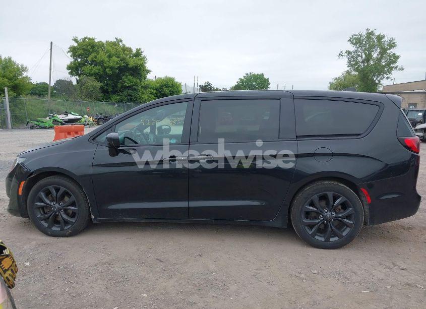 Photo 15 of 2020 Chrysler Pacifica TOURING (VIN 2C4RC1FG5LR150544)