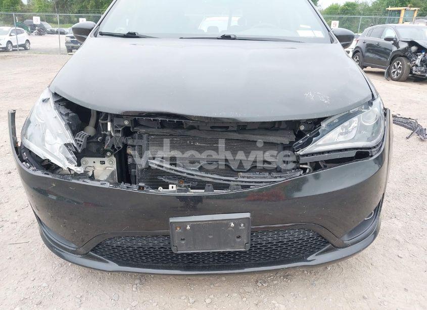 Photo 6 of 2020 Chrysler Pacifica TOURING (VIN 2C4RC1FG5LR150544)