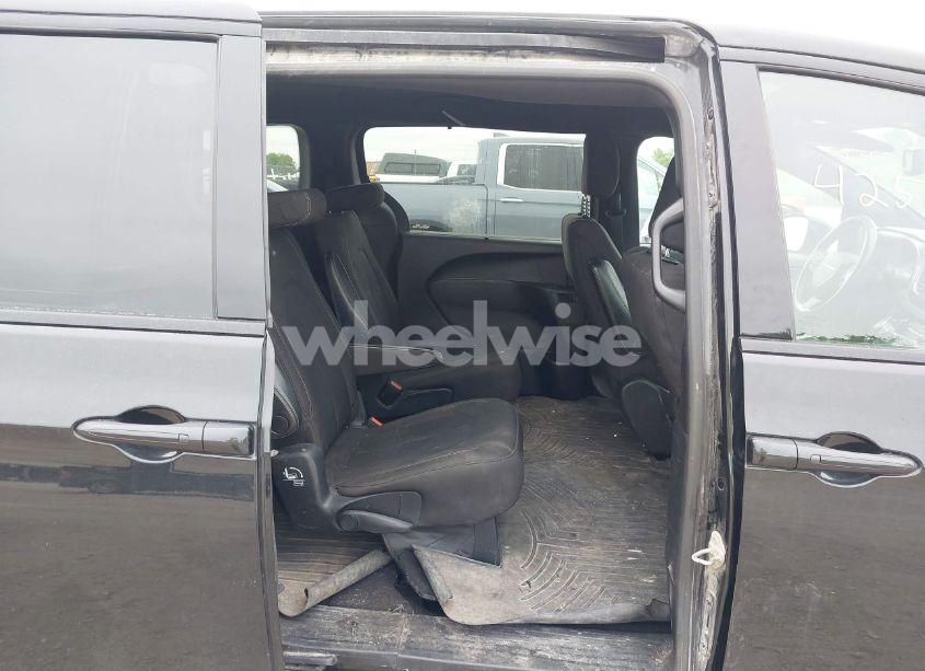 Photo 8 of 2020 Chrysler Pacifica TOURING (VIN 2C4RC1FG5LR150544)