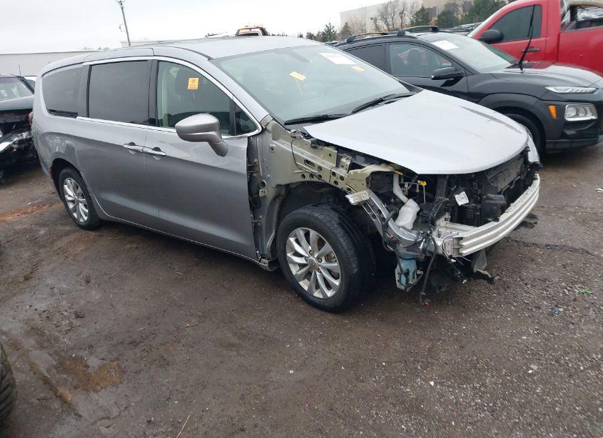 2018 Chrysler Pacifica TOURING PLUS (VIN 2C4RC1FG6JR188958) main photo