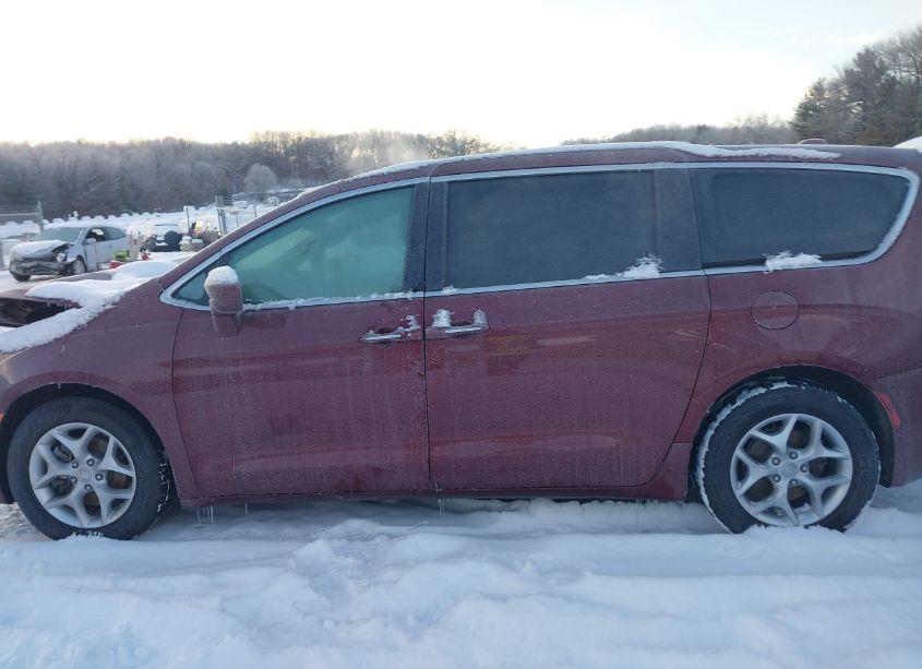 Photo 14 of 2018 Chrysler Pacifica TOURING PLUS (VIN 2C4RC1FG6JR315529)