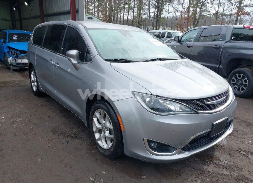 2019 Chrysler Pacifica TOURING PLUS (VIN 2C4RC1FG6KR507373) main photo