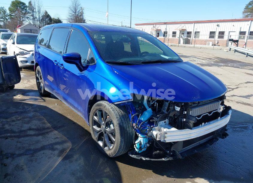 2019 Chrysler Pacifica TOURING PLUS (VIN 2C4RC1FG6KR567458) main photo