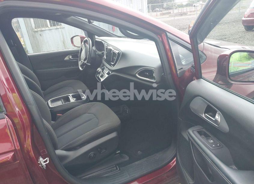 Photo 5 of 2020 Chrysler Pacifica TOURING (VIN 2C4RC1FG6LR142887)