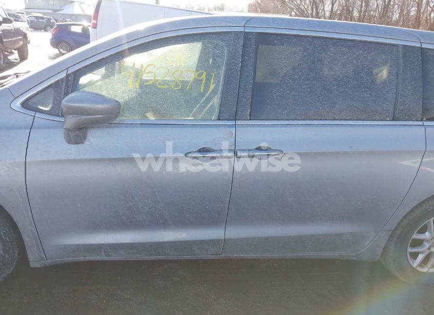 Photo 15 of 2020 Chrysler Pacifica TOURING (VIN 2C4RC1FG7LR245543)