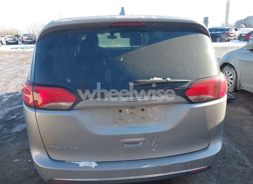 Photo 17 of 2020 Chrysler Pacifica TOURING (VIN 2C4RC1FG7LR245543)
