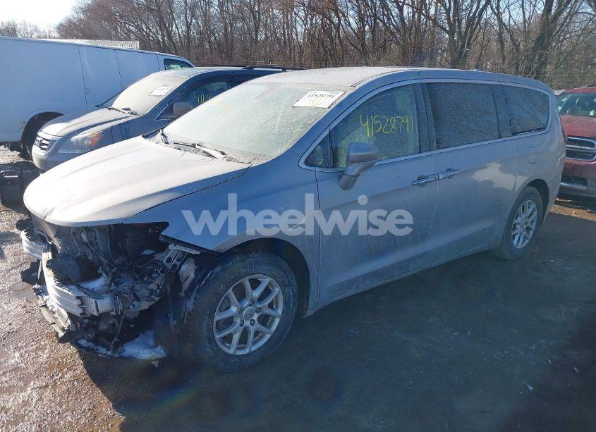 Photo 2 of 2020 Chrysler Pacifica TOURING (VIN 2C4RC1FG7LR245543)