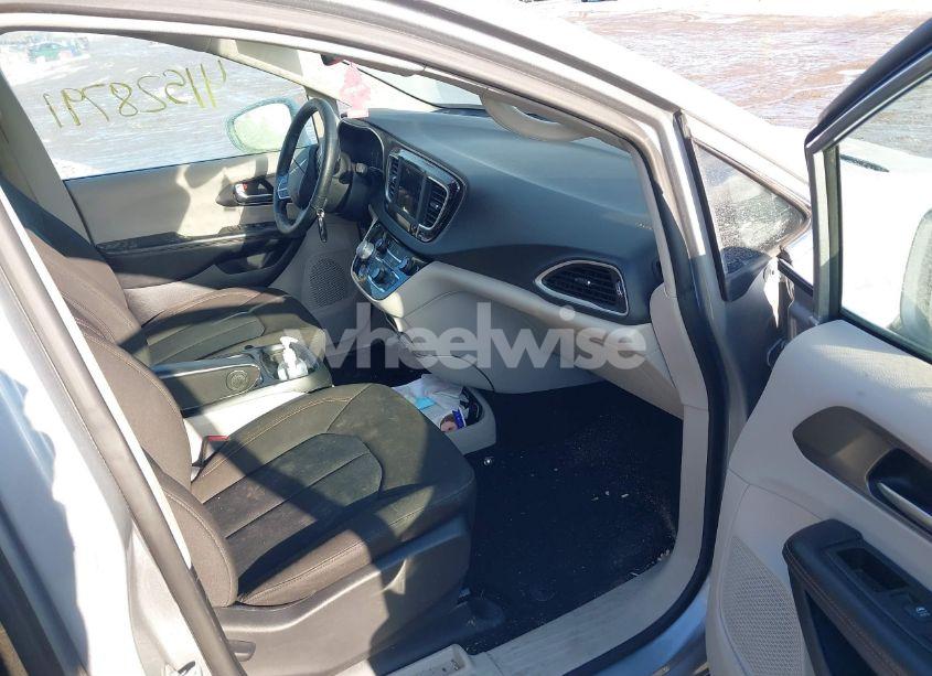 Photo 5 of 2020 Chrysler Pacifica TOURING (VIN 2C4RC1FG7LR245543)