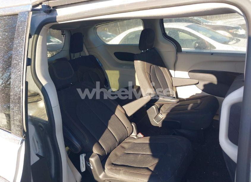 Photo 8 of 2020 Chrysler Pacifica TOURING (VIN 2C4RC1FG7LR245543)