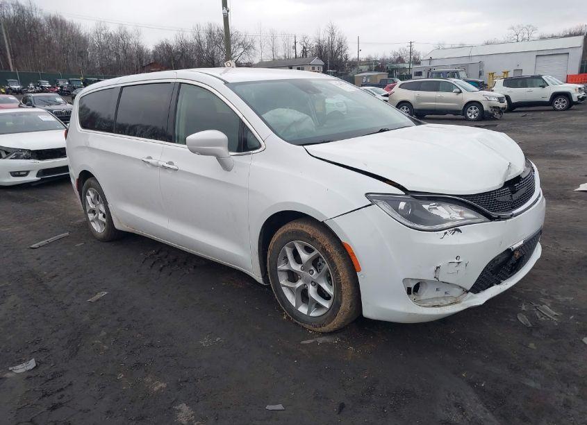 2019 Chrysler Pacifica TOURING PLUS (VIN 2C4RC1FG8KR575724) main photo
