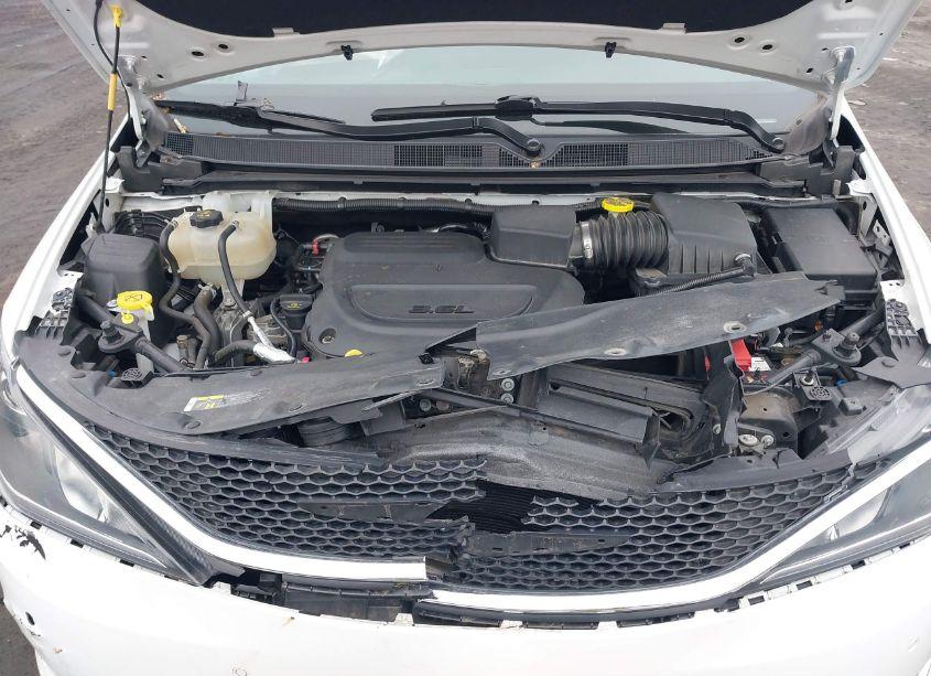 Photo 10 of 2019 Chrysler Pacifica TOURING PLUS (VIN 2C4RC1FG8KR575724)