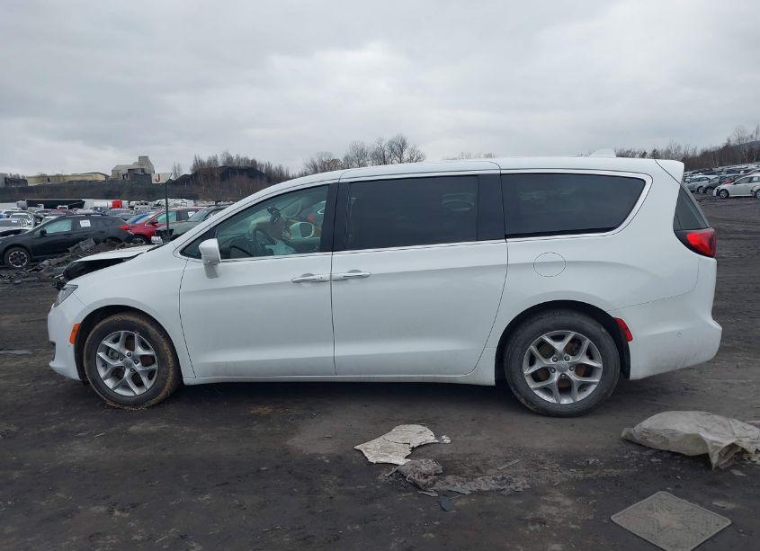 Photo 14 of 2019 Chrysler Pacifica TOURING PLUS (VIN 2C4RC1FG8KR575724)