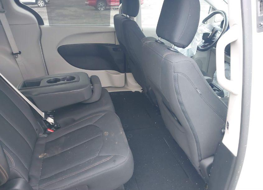 Photo 8 of 2019 Chrysler Pacifica TOURING PLUS (VIN 2C4RC1FG8KR575724)