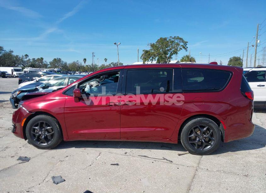 Photo 14 of 2020 Chrysler Pacifica TOURING (VIN 2C4RC1FG8LR123340)