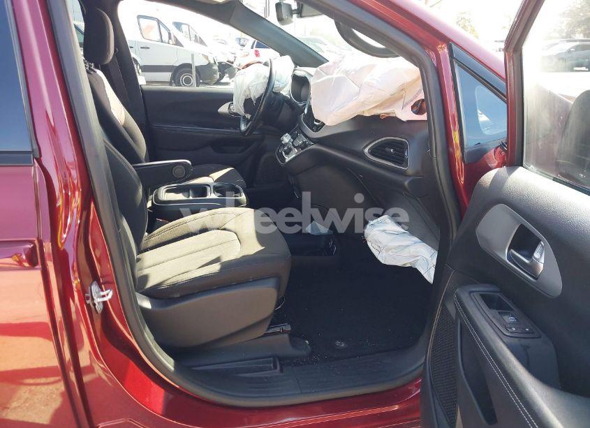 Photo 5 of 2020 Chrysler Pacifica TOURING (VIN 2C4RC1FG8LR123340)