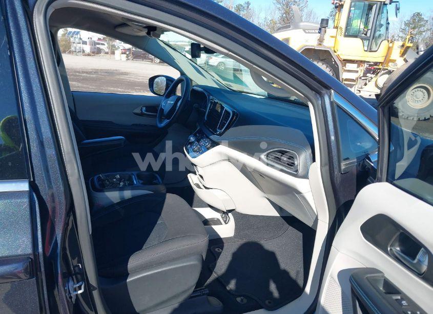 Photo 5 of 2021 Chrysler Pacifica TOURING (VIN 2C4RC1FG8MR510147)