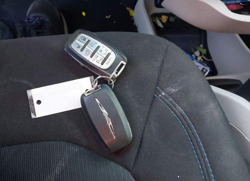 Photo 11 of 2021 Chrysler Pacifica TOURING (VIN 2C4RC1FG8MR555699)