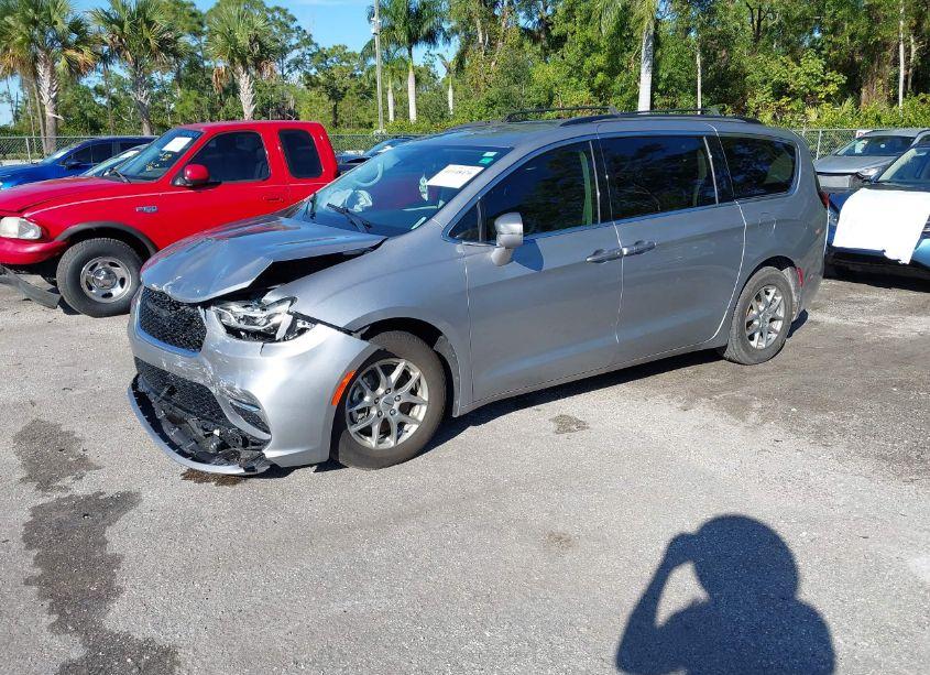 Photo 2 of 2021 Chrysler Pacifica TOURING (VIN 2C4RC1FG8MR555699)