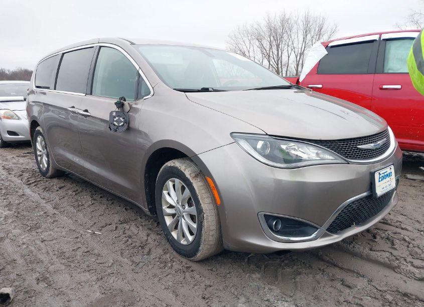 2018 Chrysler Pacifica TOURING PLUS (VIN 2C4RC1FG9JR154710) main photo
