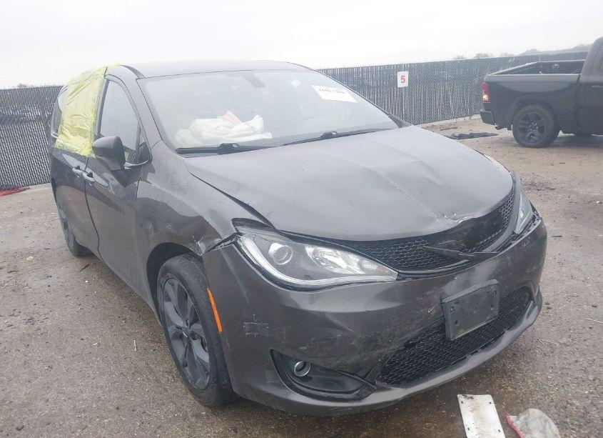 2018 Chrysler Pacifica TOURING PLUS (VIN 2C4RC1FG9JR227932) main photo