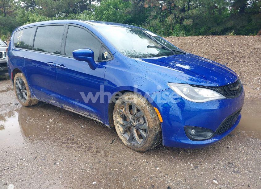 2018 Chrysler Pacifica TOURING PLUS (VIN 2C4RC1FG9JR228594) main photo