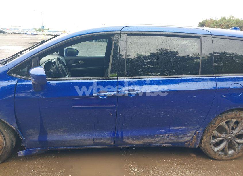 Photo 14 of 2018 Chrysler Pacifica TOURING PLUS (VIN 2C4RC1FG9JR228594)