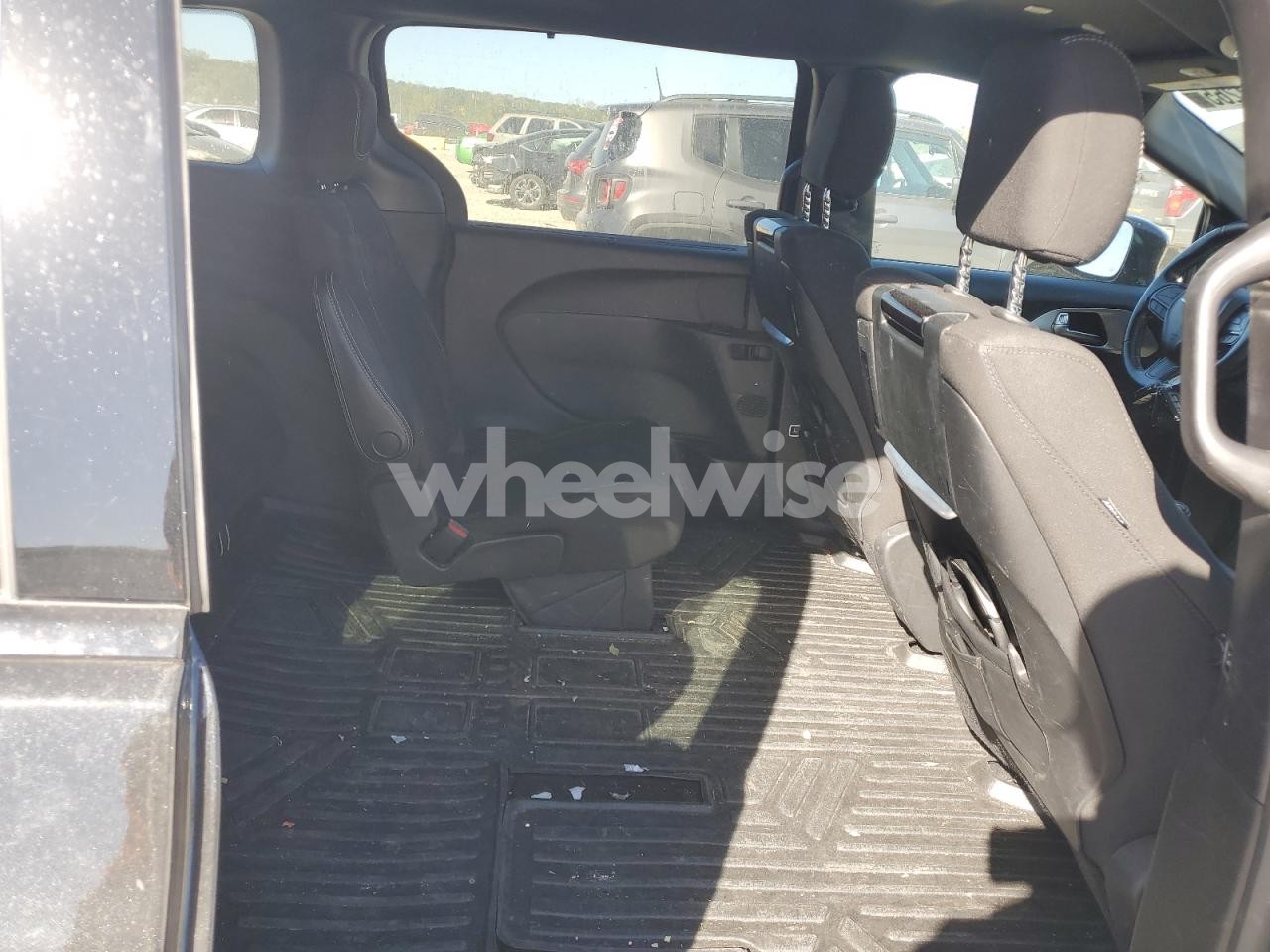 Photo 10 of 2021 CHRYSLER PACIFICA TOURING (VIN 2C4RC1FG9MR529063)