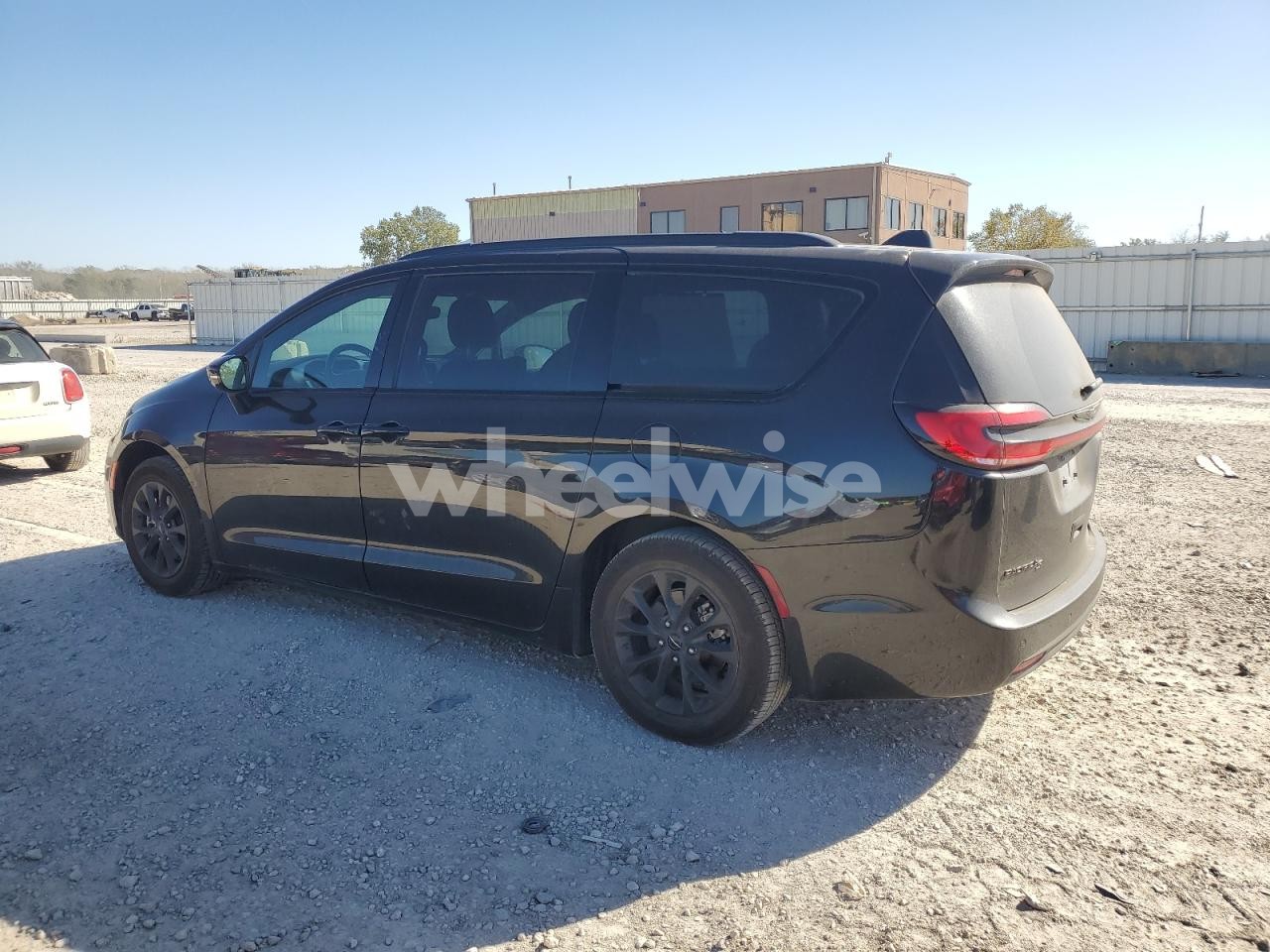 Photo 2 of 2021 CHRYSLER PACIFICA TOURING (VIN 2C4RC1FG9MR529063)