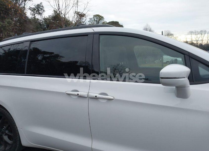 Photo 13 of 2021 Chrysler Pacifica TOURING (VIN 2C4RC1FG9MR559437)