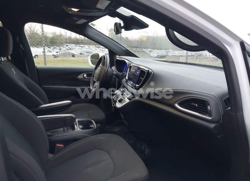 Photo 5 of 2021 Chrysler Pacifica TOURING (VIN 2C4RC1FG9MR559437)