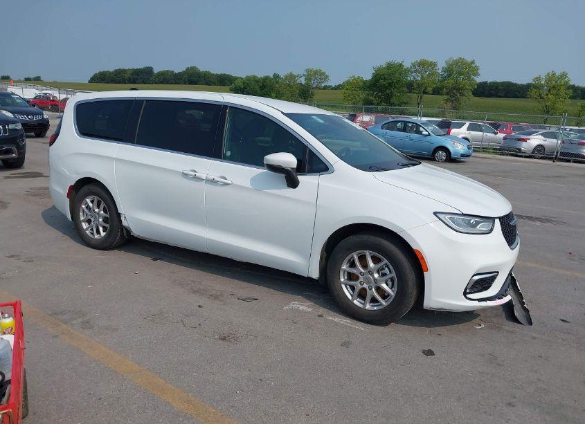 2023 Chrysler Pacifica TOURING (VIN 2C4RC1FG9PR555649) main photo