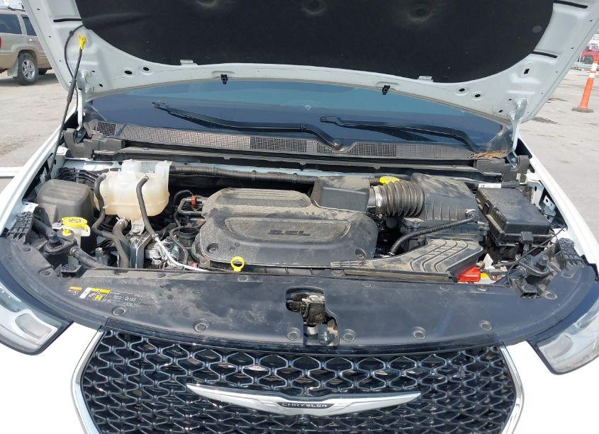 Photo 10 of 2023 Chrysler Pacifica TOURING (VIN 2C4RC1FG9PR555649)