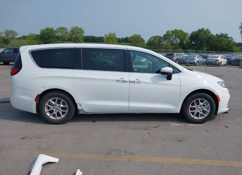 Photo 14 of 2023 Chrysler Pacifica TOURING (VIN 2C4RC1FG9PR555649)