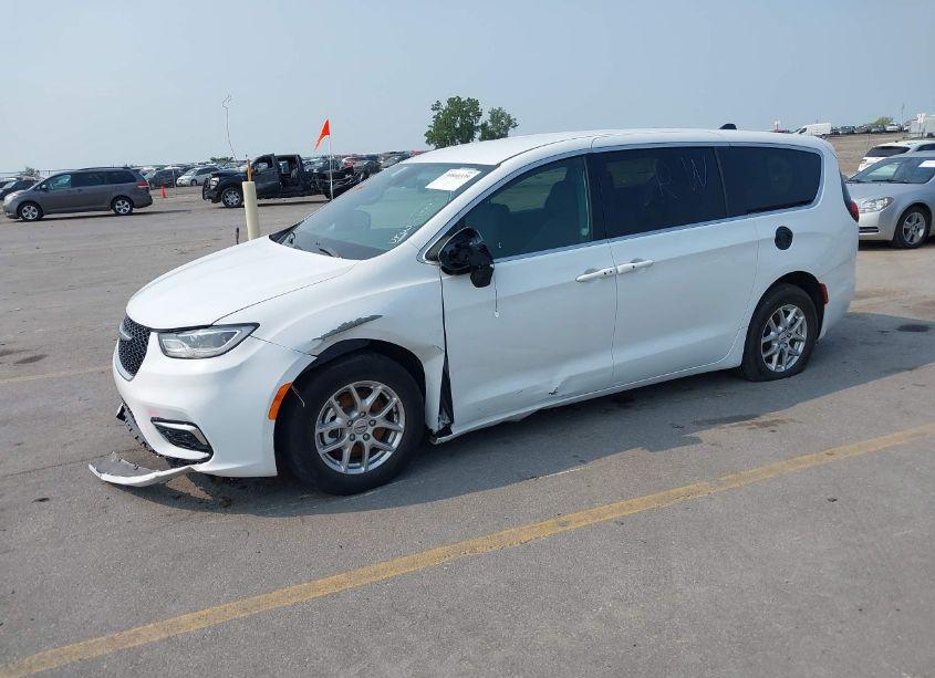 Photo 2 of 2023 Chrysler Pacifica TOURING (VIN 2C4RC1FG9PR555649)