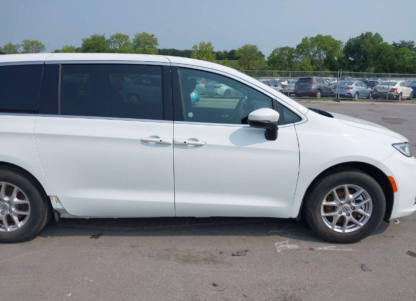 Photo 21 of 2023 Chrysler Pacifica TOURING (VIN 2C4RC1FG9PR555649)