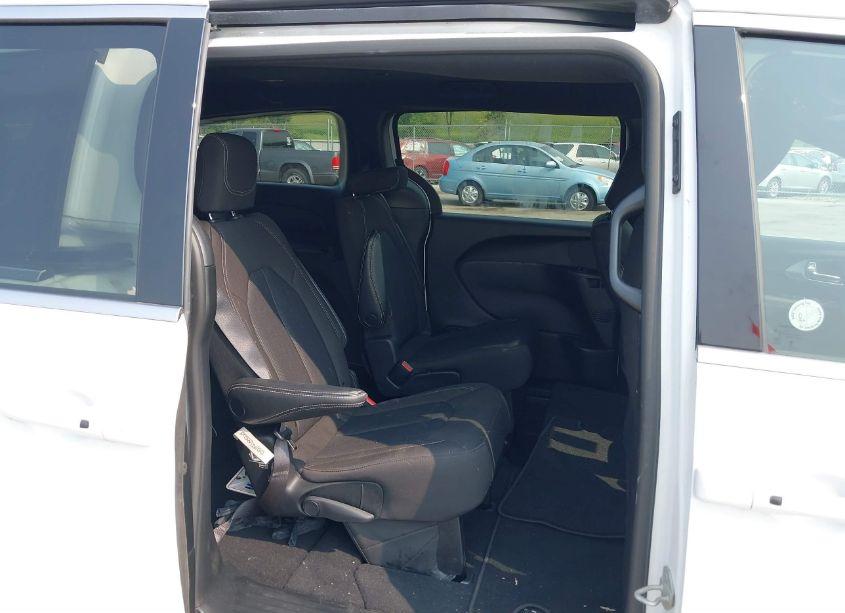 Photo 8 of 2023 Chrysler Pacifica TOURING (VIN 2C4RC1FG9PR555649)